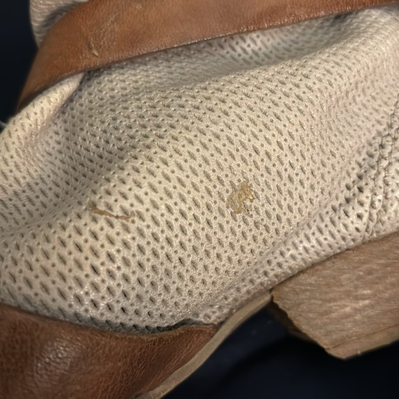 Mix Mooz candles. Size 7 1/2. Leather and material or canvas. Very cute - Picture 5 of 5